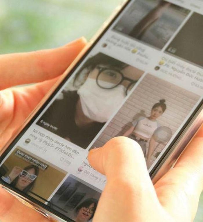 Nhiều người làm các video về điệu nhảy đốc-cờ-lê trên tiktok
