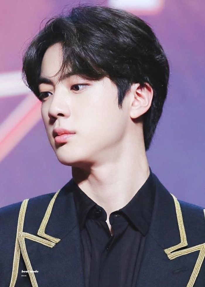 "Tôi nghĩ anh ấy là người tuyệt nhất. Anh ấy đẹp trai nhất trong số những mỹ nam hiện nay, khuôn mặt có khí chất và thần thái".
