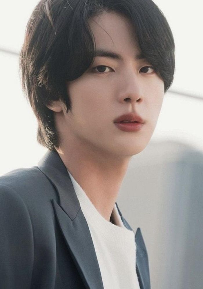 "Đôi mắt của anh ấy thực sự là một bảo vật. Không gì có thể so sánh được, to và dài, chúng rất đẹp. Và đôi mắt của anh ấy sáng ngời. Mọi thứ đều hài hòa và đẹp".