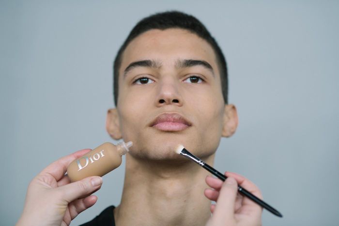 Nhiều thương hiệu làm đẹp đẩy mạnh tính linh hoạt giới tính. Ảnh: Hypebeast.