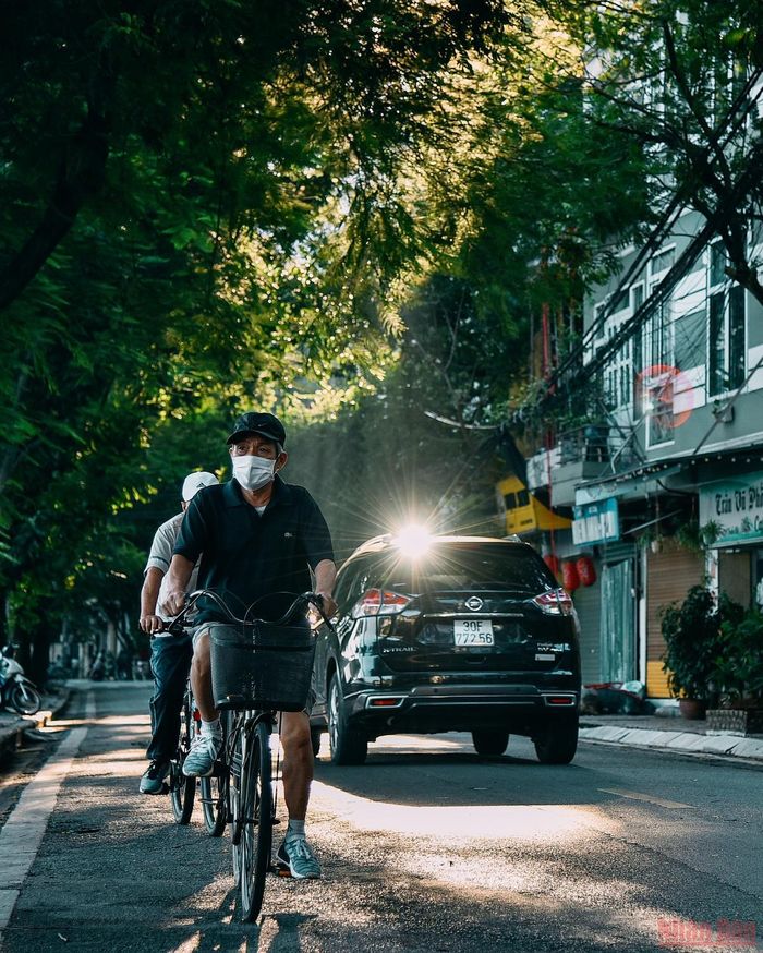 Đạp xe là môn thể thao phù hợp với mọi lứa tuổi. 