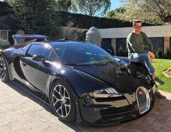 Bộ sưu tập siêu xe của Ronaldo trị giá hơn 17 triệu bảng Anh