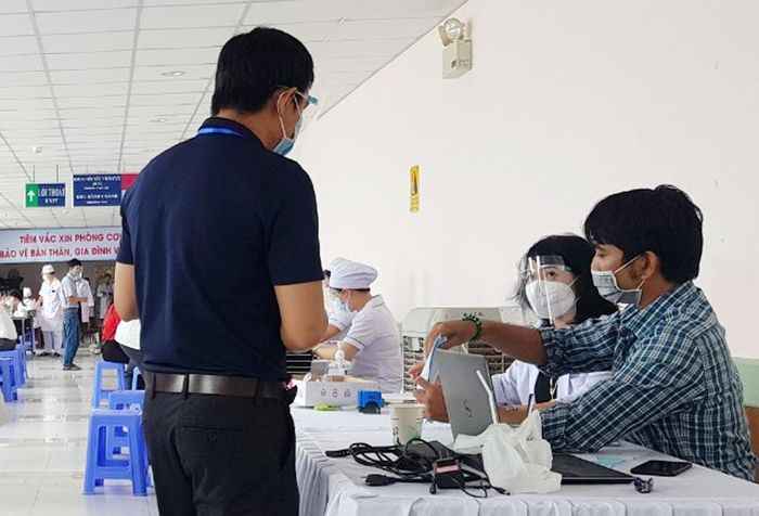 Tiêm vaccine phòng Covid-19 tại Bệnh viện Đa khoa Trung tâm An Giang. Ảnh: Thanh Trần.