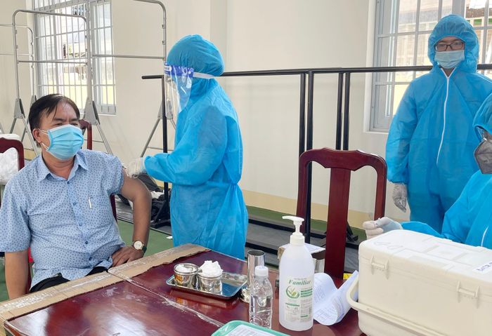 Tiêm vaccine phòng Covid-19 tại Phú Quốc. Ảnh: Hoàng Dung.