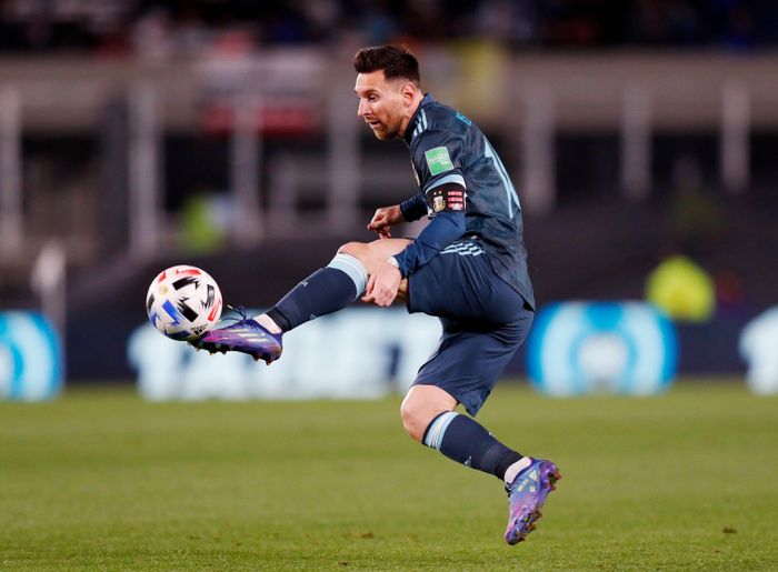Lionel Messi cùng đồng đội chơi không quá tốt, nhưng vẫn mang về hiệu quả tối đa là 3 điểm trước Peru. Nhà ĐKVĐ Copa America giữ vững vị trí thứ 2 tại vòng loại World Cup với 25 điểm, hơn đội đứng thứ 5 Uruguay 9 điểm.
