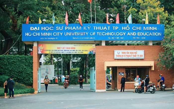 Từ ngày 1/11, sinh viên ĐH Sư phạm Kỹ thuật TP.HCM đã có thể trở lại trường học trực tiếp. Ảnh: UTE.
