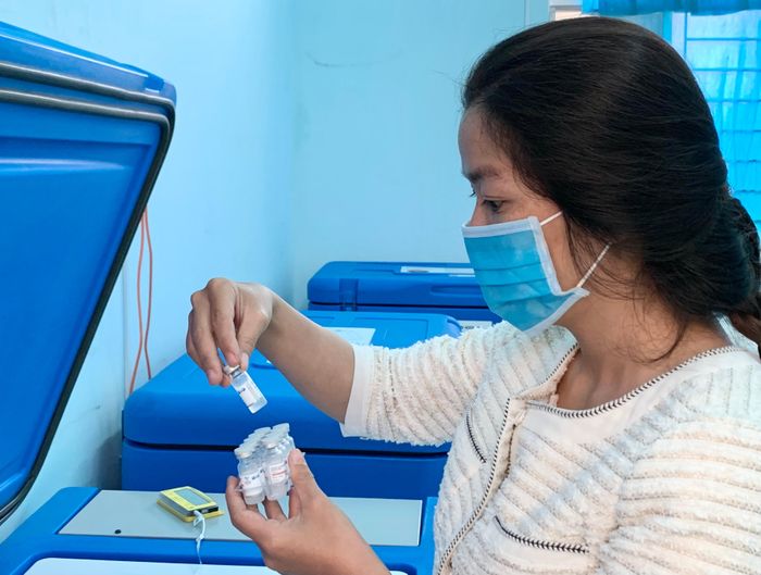 Đến nay, Trung tâm Kiểm soát bệnh tật tỉnh Gia Lai đã tiếp nhận 100 ngàn liều vắc xin Vero Cell trong số 200 ngàn liều vắc xin do Viện Vệ sinh dịch tễ Tây Nguyên cấp. Ảnh: Như Nguyện