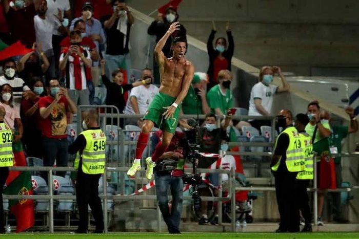 Jorge Mendes cho rằng, Ronaldo với những thành tích siêu ấn tượng trong năm 2021, xứng đáng giành Quả bóng vàng hơn bao giờ