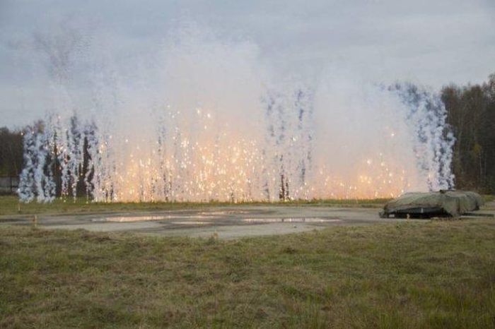 3VD35 hoạt động theo nguyên lý, khi radar phát hiện tên lửa chống tăng của đối phương đang phóng tới, các máy tính bên trong lập tức tính toán quỹ đạo tên lửa địch và kích hoạt hệ thống phóng đạn khói 3VD35, bắn theo hướng tấn công và phun ra màn khói dạng son khí, “làm mù” hệ thống dẫn đường của tên lửa đối phương. 