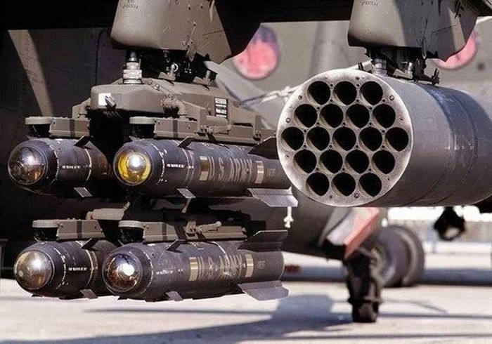 Tên lửa Javelin là tên lửa chống tăng thế hệ 3 đầu tiên, được bắn theo kiểu “phóng và quên”; còn tên lửa AGM-114 Hellfire cũng là loại tên lửa chống tăng, nhưng được phóng từ trên không, sử dụng phương pháp dẫn đường bằng laser.