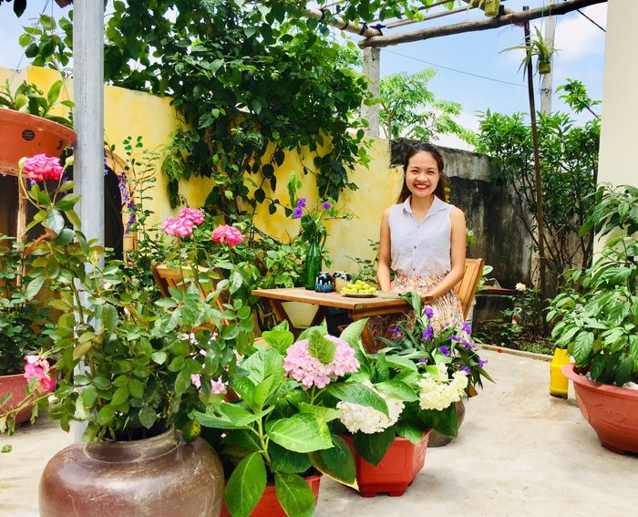 Không như nhiều bạn bè bám trụ lại thành phố, Ly về quê sống khi dịch Covid-19 bùng phát.