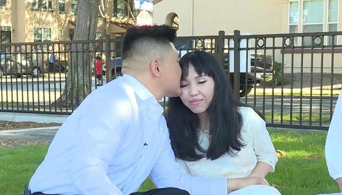 Mặc cho vợ đuổi nhiều lần, Vương vẫn chọn ở lại để chăm sóc cho Phố.