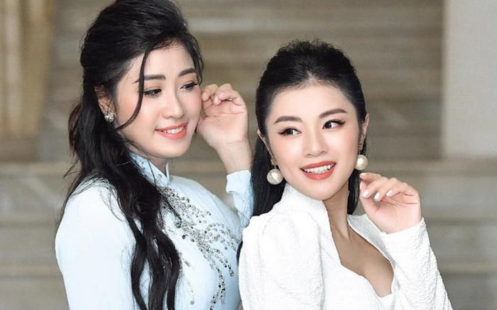 Ca sĩ Bích Hồng (trái) và Thu Hằng