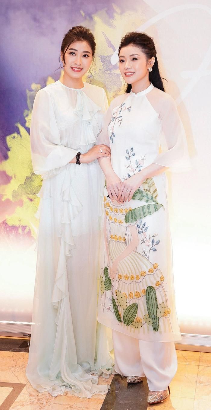 Bích Hồng (trái) và Thu Hằng