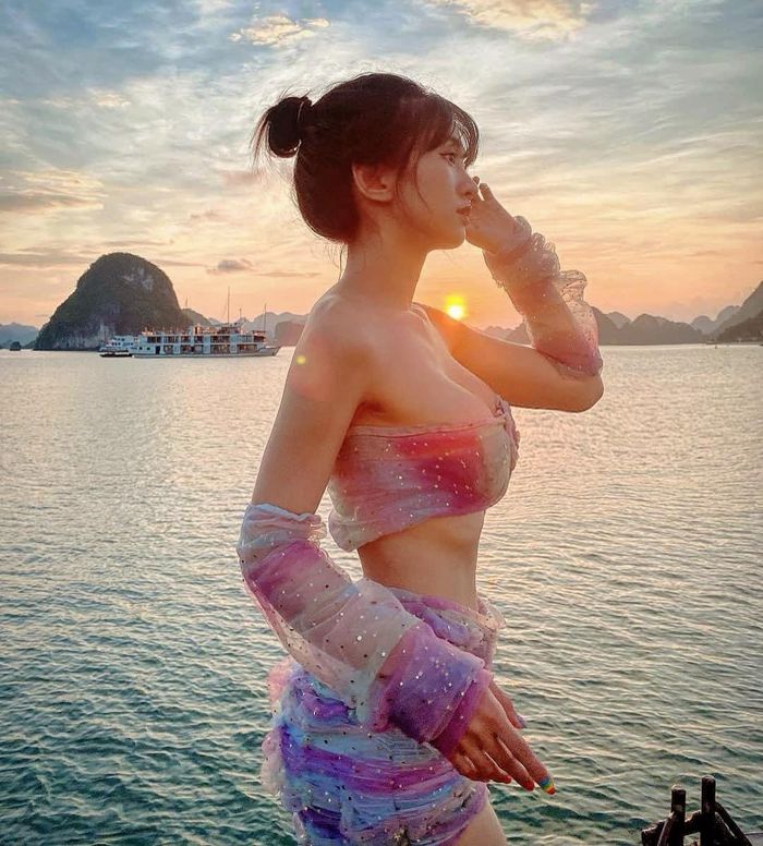 Lê Bống viết: "Yêu bản thân và bảo vệ người phụ nữ ở bên cạnh bạn là bạn đã bảo vệ cả thế giới rồi".