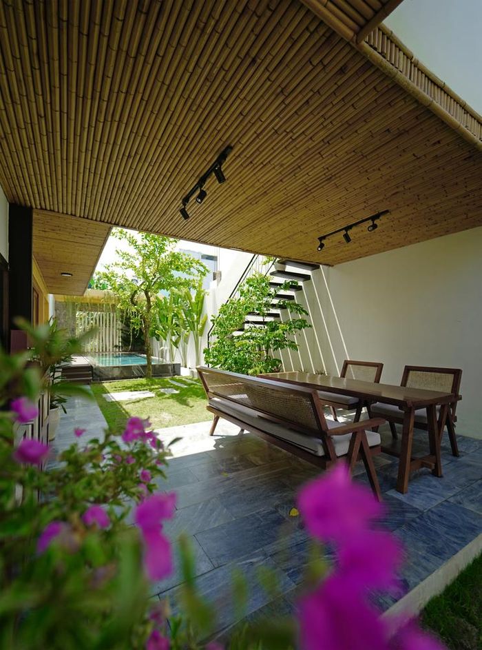 Vì thế, dù nằm ở khu vực khí hậu nhiệt đới, không khí trong nhà vẫn mát mẻ.
