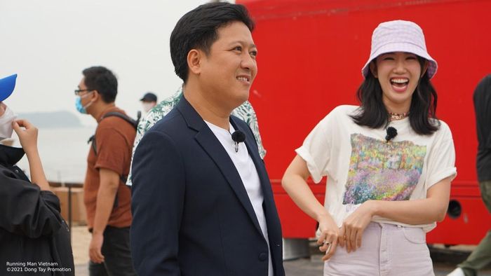  Thúy Ngân được khen ngợi là người dễ thương, thông minh và có thể lực đáng nể khi có thể đấu tay đôi cùng các thành viên nam. Cô có mối quan hệ thân thiết với Trường Giang, Lan Ngọc do cùng tham gia nhiều game show. 