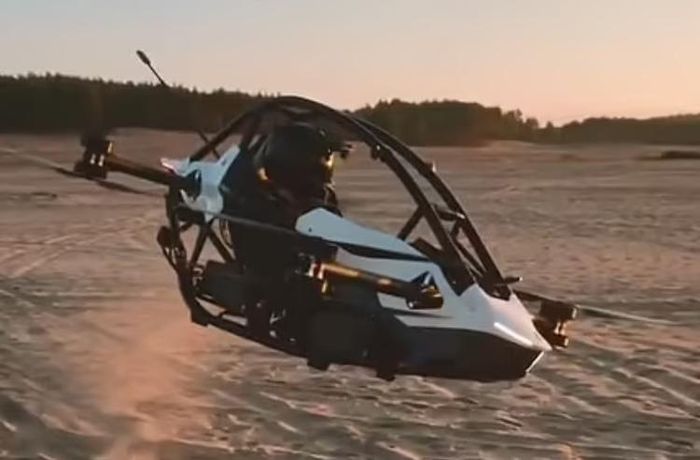Chiếc Jetson One do một người điều khiển và chạy bằng điện. Ảnh: Daily Mail