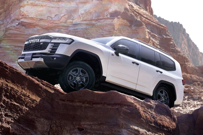 Toyota Land Cruiser 2022 là mẫu xe bị ảnh hưởng nặng nề trong dải sản phẩm của hãng xe Nhật Bản. Ảnh: CarBuzz.