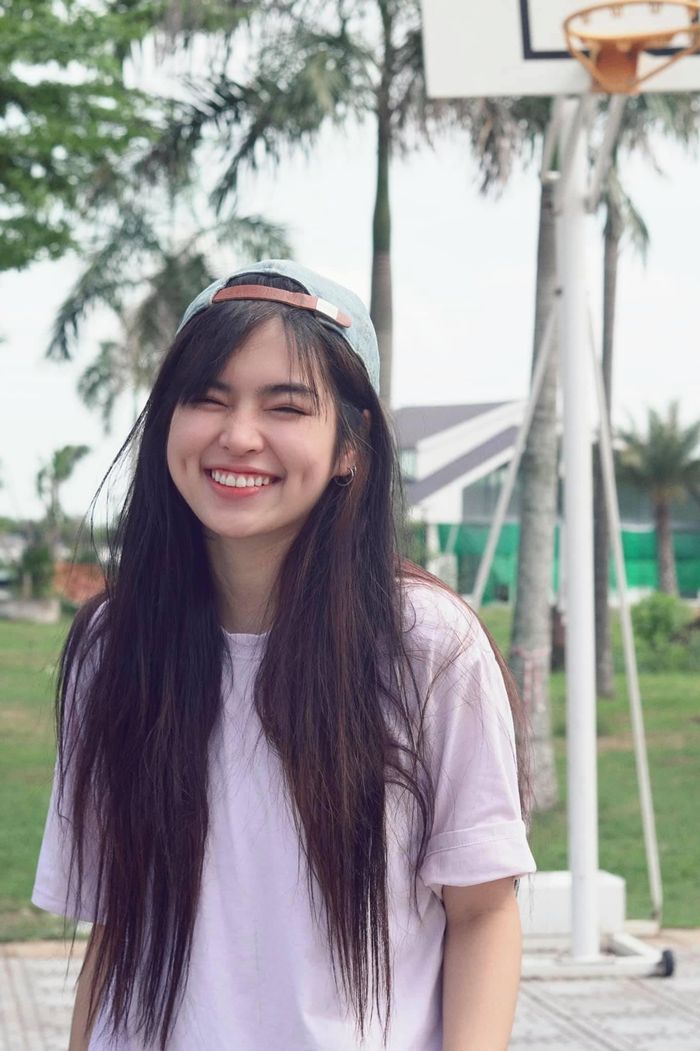 Từ một nàng thơ trên MXH, cô nàng xuất hiện trong nhiều dự án, nhiều gameshow và chương trình thực tế.