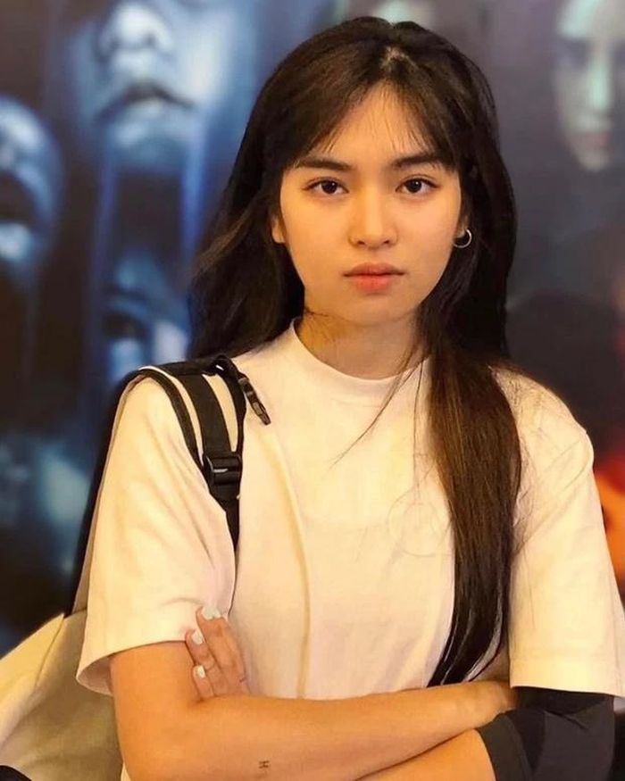 Được biết, cô nàng vốn bị dị ứng lông mèo, sau khi giảm đi tình trạng đó thì mèo cưng của cô lại liên tục cào cắn, khiến cơ thể cô nàng xuất hiện rất nhiều dấu vết lạ.