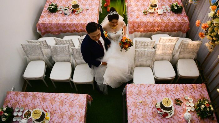  Khác với đám cưới đông đúc, linh đình của những người bạn mà tôi từng tham dự trước đó, lễ vu quy của tôi vắng người. Có phần tủi thân vì bạn bè, họ hàng không thể có mặt đông đủ, nhưng tôi hiểu điều đó là cần thiết khi tình hình dịch bệnh còn khó lường. 