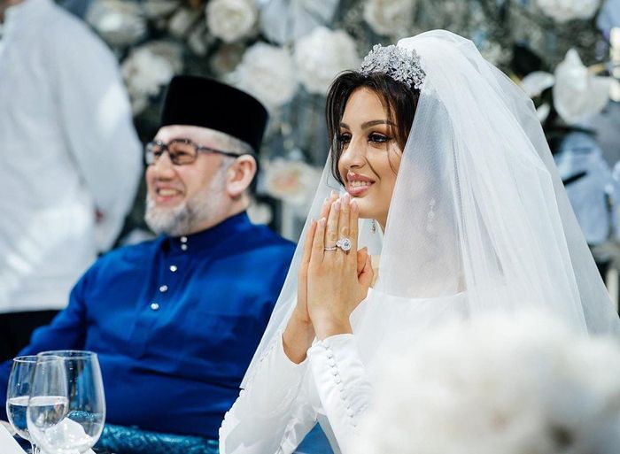  Đám cưới của Cựu vương Sultan Muhammad V và Nữ hoàng sắc đẹp Nga Oksana Voevodina. Ảnh: Instagram. 
