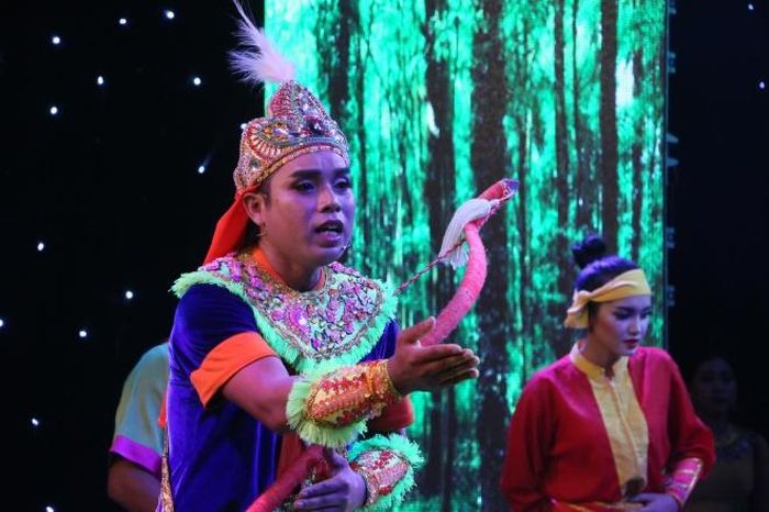 Nhân vật Hoàng tử trong vở diễn Dù kê. Ảnh: Chanh Đa - TTXVN