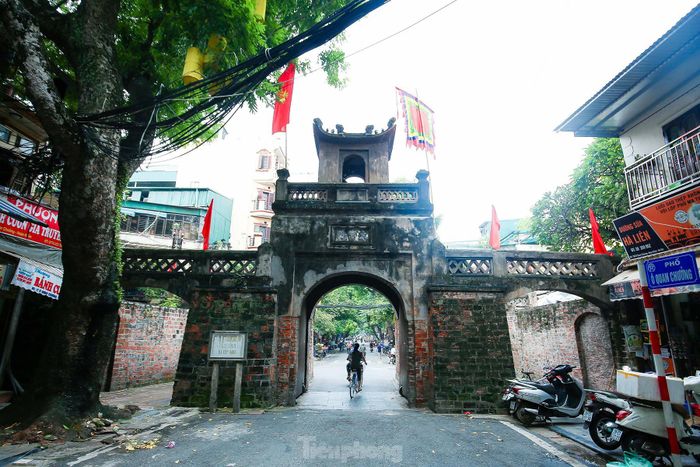 Mỗi khi qua đây, hầu như ai cũng lắng lòng khi tìm lại được bóng dáng xưa của kinh thành.