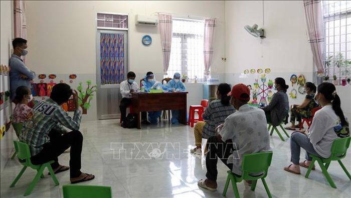 Người dân Cà Mau hưởng ứng chiến dịch tiêm vaccine phòng COVID-19.