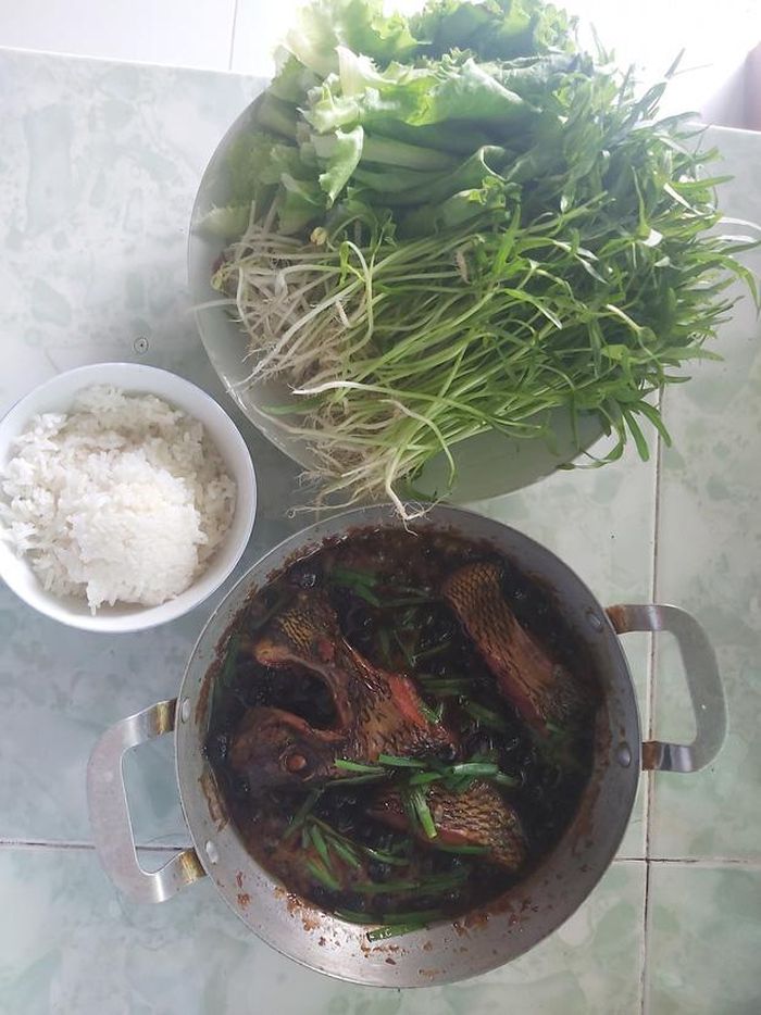 Món cá tai tượng kho trái giác là đặc sản miền Tây.
