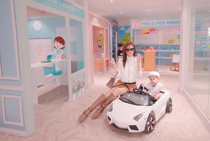 Khu vui chơi dành cho con trong nhà Huyền Baby được thiết kế, mô phỏng giống như trong các trung tâm thương mại.
