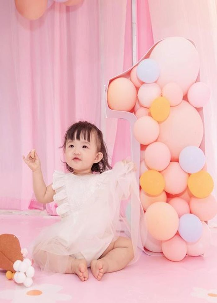 Bé Winnie xinh xắn như công chúa đón sinh nhật.