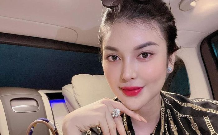 Sở hữu gương mặt xinh đẹp cùng giọng hát ngọt ngào, Lily Chen được người hâm mộ ưu ái gọi với biệt danh "ngọc nữ Bolero". Ngoài ca hát, Lily Chen lấn sân sang lĩnh vực diễn xuất, người mẫu và kinh doanh. Ảnh: FBNV