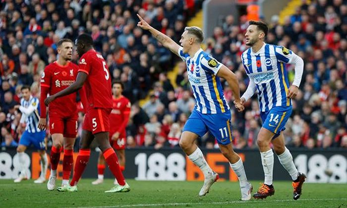 Trossard gỡ hòa 2-2 cho Brighton