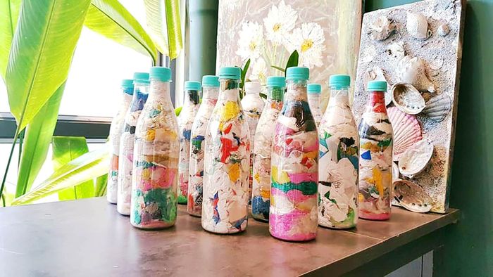 Những viên gạch sinh thái hoàn chỉnh do nhóm Ecobrick Saigon thực hiện