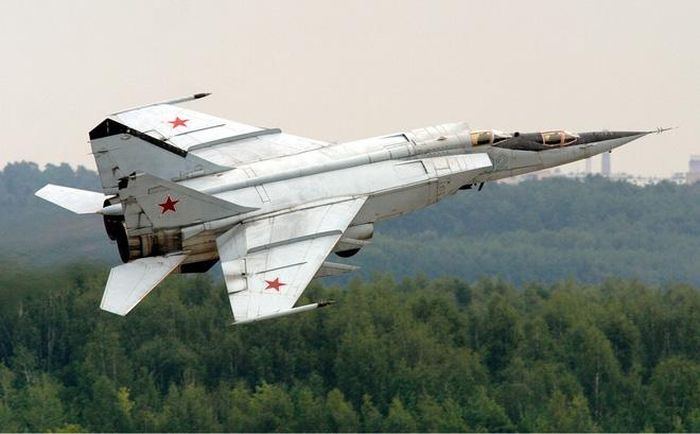 Từ Yemen, những chiếc chiến đấu cơ MiG-25 được bí mật đưa qua Ai Cập để thực hiện các chuyến bay bí mật do thám lãnh thổ Israel; tập trung vào lò phản ứng hạt nhân Dimona, nơi được cho là đang sản xuất vũ khí hạt nhân của Israel.