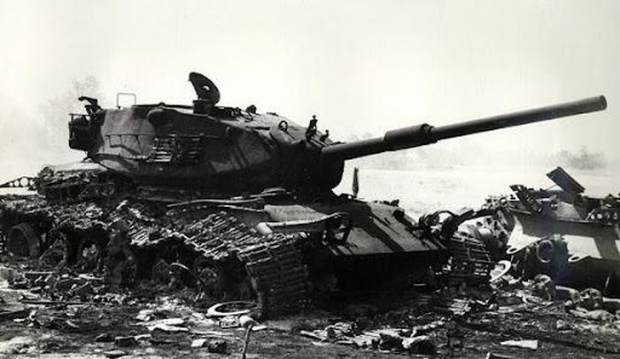 Bảy năm sau, trong cuộc Chiến tranh Yom Kippur diễn ra vào tháng 10/1973, trong những ngày đầu của cuộc chiến, phía Israel bị liên quân Ả Rập chiếm thế chủ động và đặt vào thế “nghìn cân treo sợi tóc”.