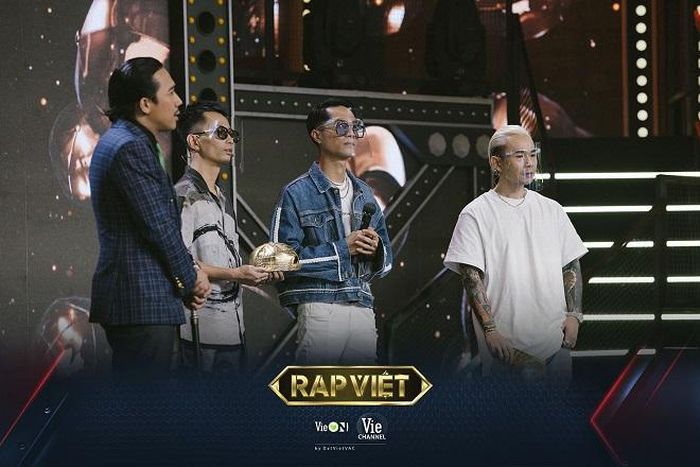 Rhymastic và Binz liên tục đối đầu giành thí sinh tại Rap Việt
