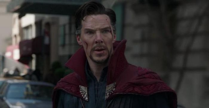 Benedict Cumberbatch trong vai Tiến sĩ Strange