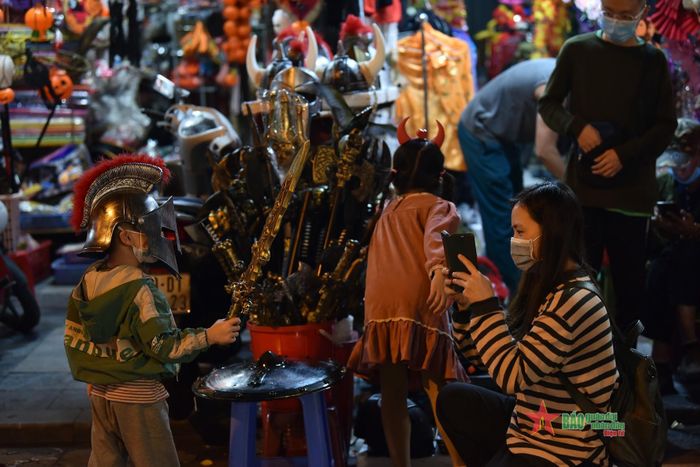 Sau thời gian dài giãn cách, lễ hội Halloween mang tới nhiều niềm vui cho con trẻ.