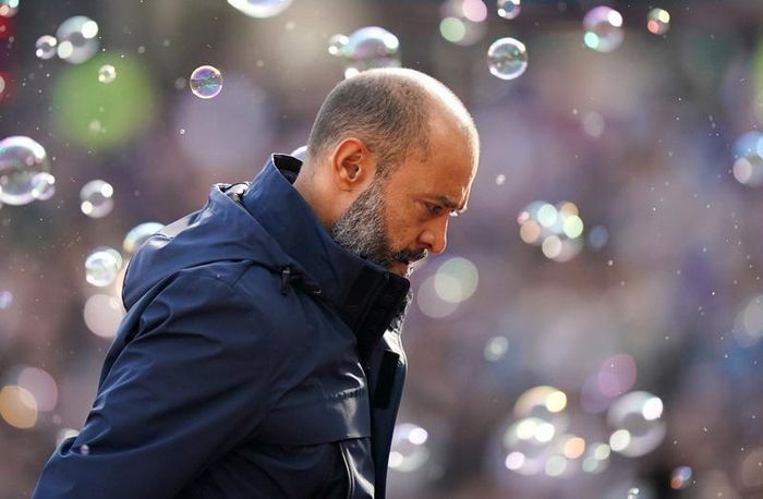 CĐV Tottenham đã la ó, chế nhạo HLV Nuno Santo
