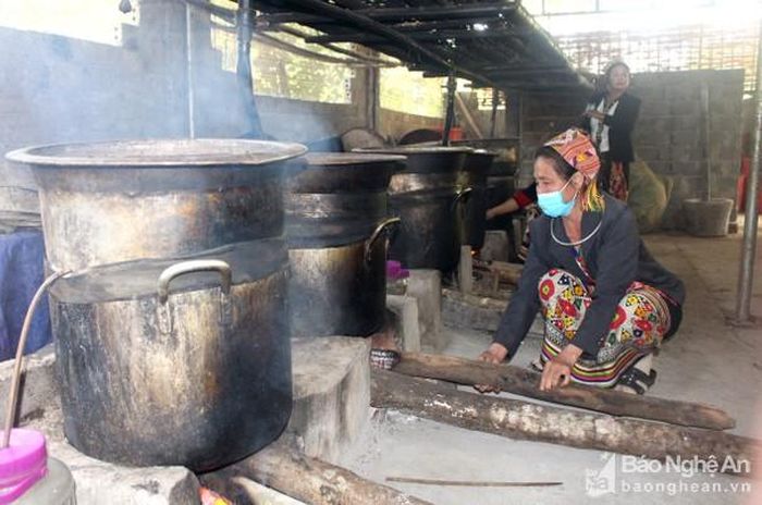 Làng nghề nấu rượu men lá Đôn Phục (Con Cuông) vừa được thẩm định. Ảnh: Bá Hậu