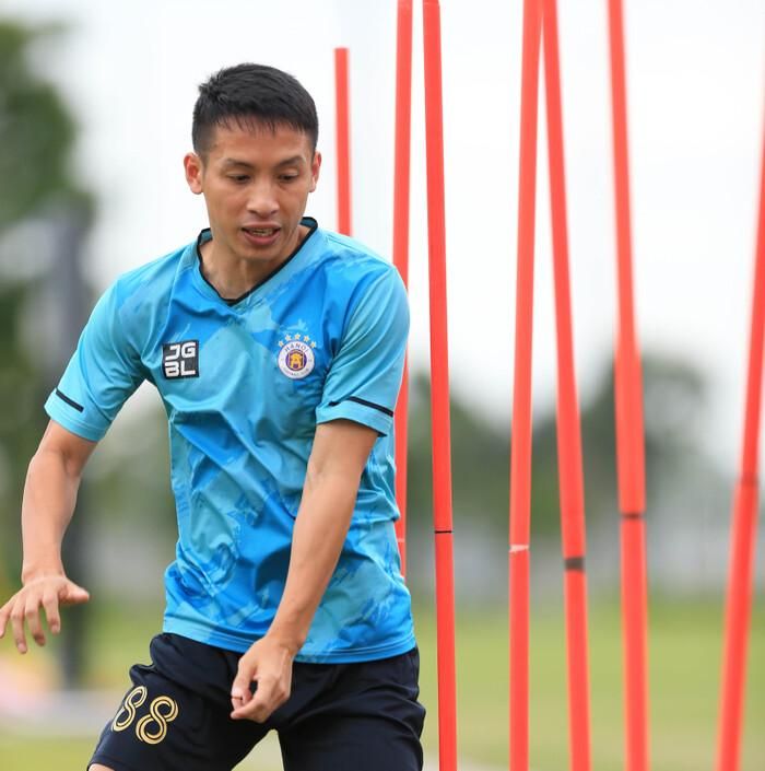Người hâm mộ Việt Nam hy vọng Đỗ Hùng Dũng có thể kịp trở lại ở AFF Cup 2021.