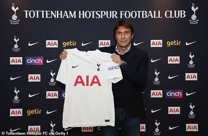 Conte chính thức cập bến Tottenham