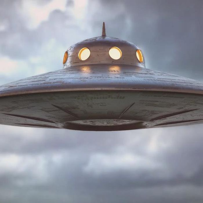 Theo suy đoán của Ellis, lịch sử cho thấy UFO thường được nhìn thấy ở xung quanh các căn cứ quân sự hoặc các cơ sở hạt nhân. Vì thế họ quan tâm đến Yorkshire để "do thám" hoặc đặc biệt quan tâm đến vũ khí và công nghệ của chúng ta.