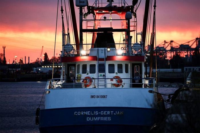 Cornelis Gert Jan neo ở cảng Le Havre hôm 29/10. Ảnh: Reuters