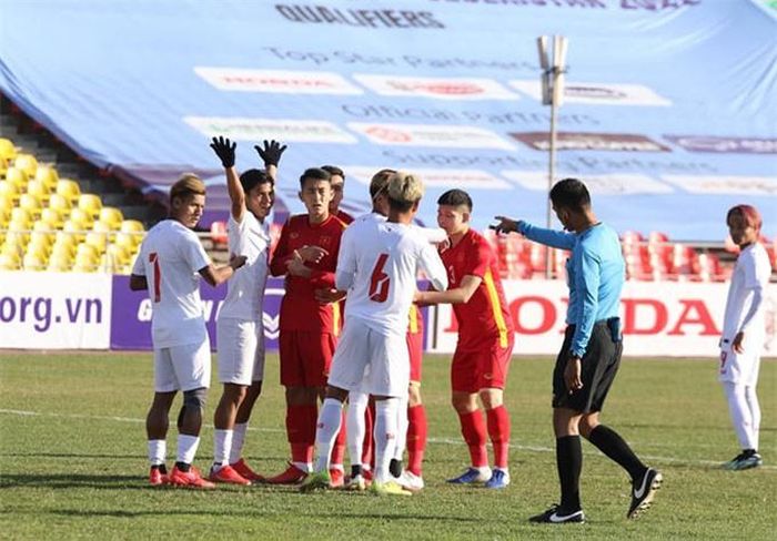 Xuân Tú là một trong số những cầu thủ chơi mờ nhạt ở vòng loại U23 châu Á 2022 - Ảnh: VFF