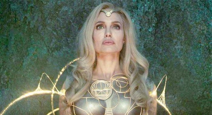 Angelina Jolie trong vai Thena