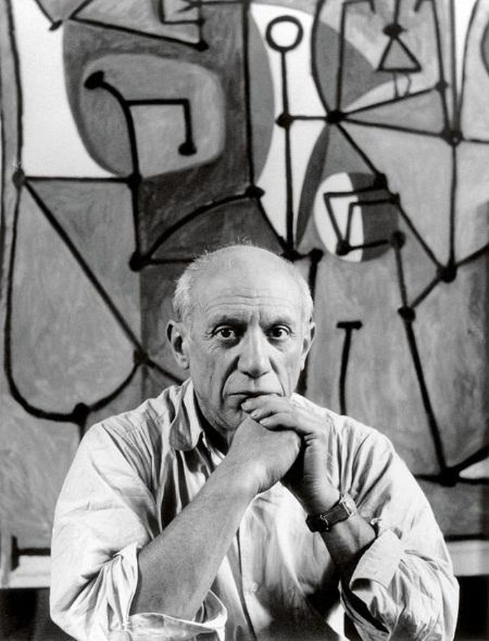 Năm 26 tuổi, Picasso khiến giới nghệ thuật mê đắm bởi bức tranh lập thể Les Demoiselles d'Avignon. Những năm sau đó, ông sáng tác nhiều kiệt tác hội họa có giá trị hàng tỷ USD. Không chỉ có tài hội họa, ông còn là nhà điêu khắc tài năng.
